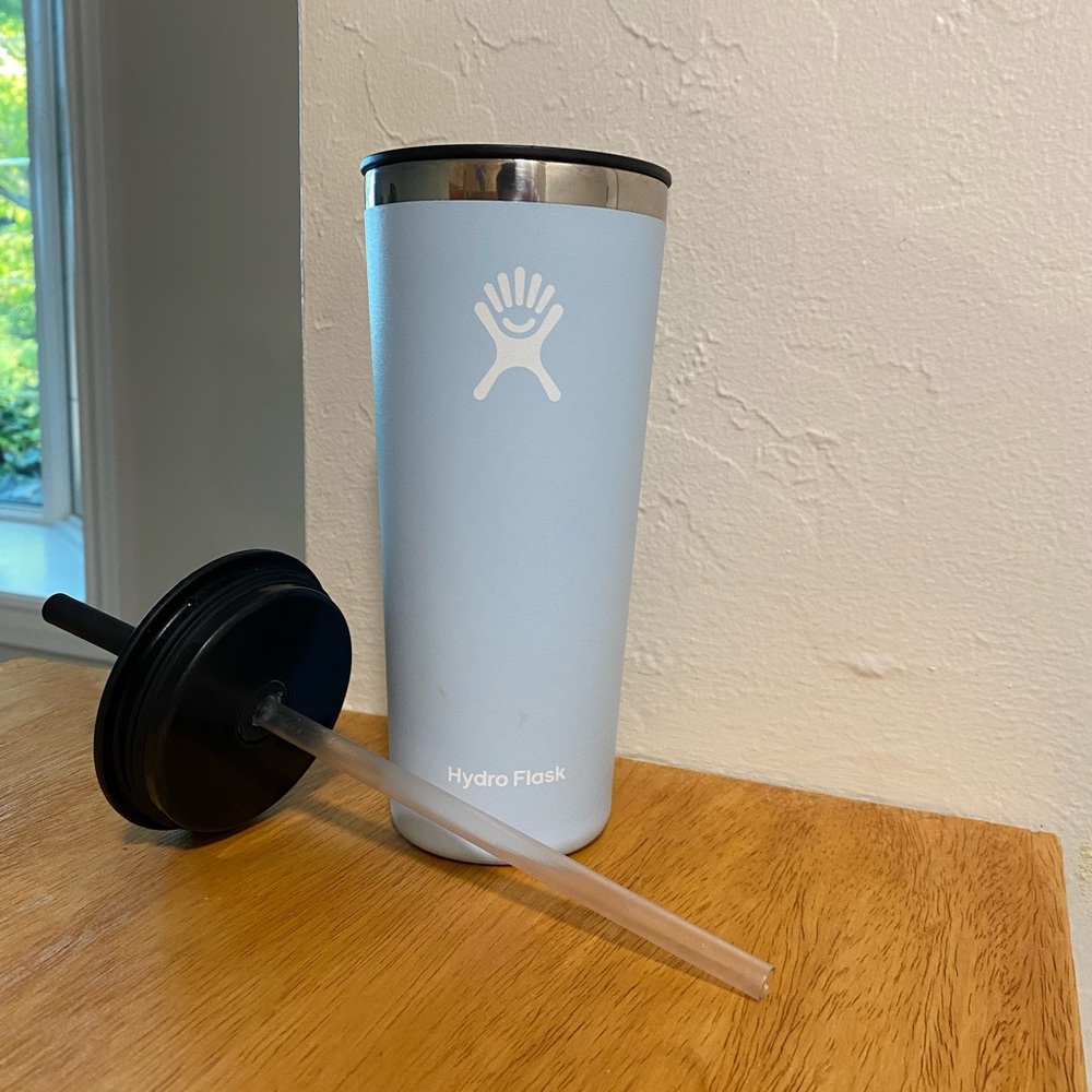 Hydroflask 22oz Tumbler with Sip lid and straw lid in Rain